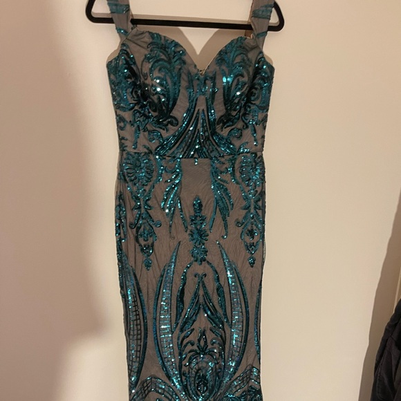 Diane and Company based out of New Jersey sequined off the shoulder dress - Picture 1 of 9